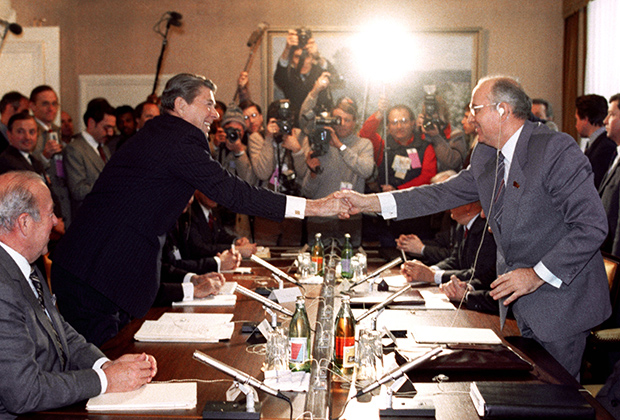 Переговоры генерального секретаря ЦК КПСС М.С.Горбачева и президента США Рональда Рейгана. Женева 1985 год