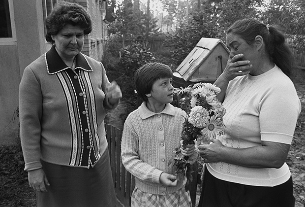 1986 год. Эвакуация населения из 30-километровой зоны Чернобыльской АЭС. Люди прощаются друг с другом и со своими домами