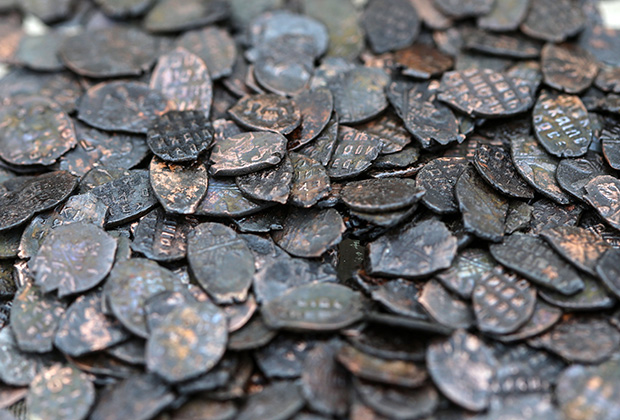 Медные монеты времен правления царя Алексея Михайловича, найденные во время археологических раскопок в Кадашевской слободе.