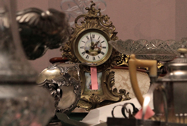 Часы, найденные вместе с другими предметами старины сотрудниками ФСО, во время передачи Ливадийскому дворцу. Все экспонаты были обнаружены при проведении инвентаризации в бывших госрезиденциях Украины в Крыму.