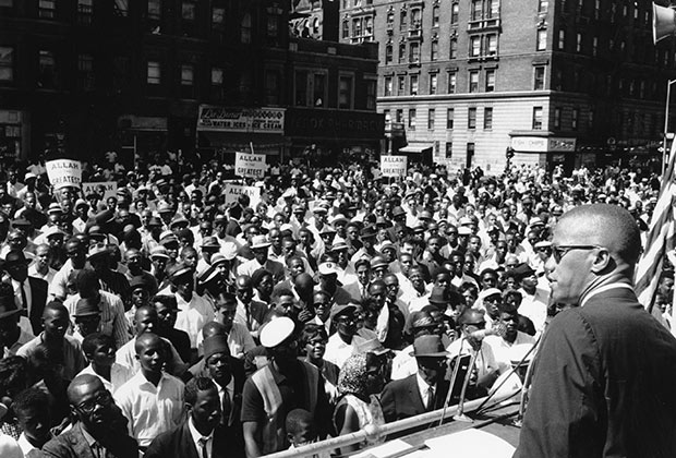 Малкольм Икс во время митинга в Гарлеме, Нью Йорк. Июнь 1963 года