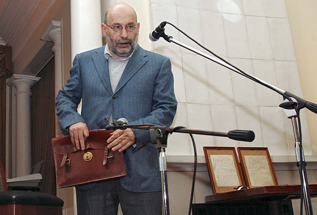 Писатель Борис Акунин на презентации своей книги «Ф.М.», 2006 год