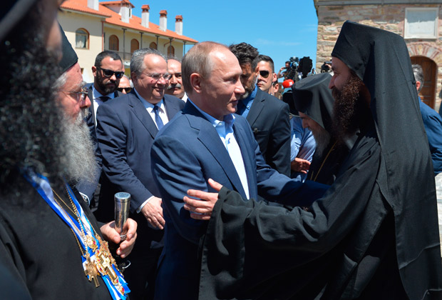 Владимир Путин во время посещения Афонской монашеской республики, во второй день визита в Грецию