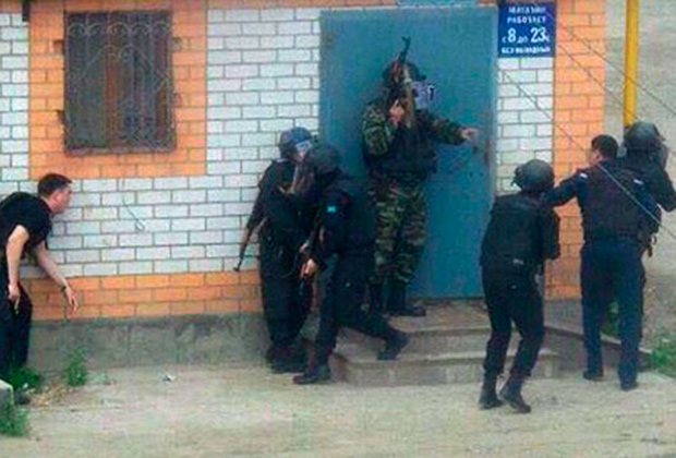 Власти Казахстана объявили в Актюбинске режим антитеррористической операции