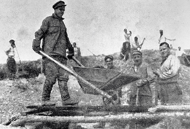 Старатели на колымском золотом прииске, Магадан, 1931 год