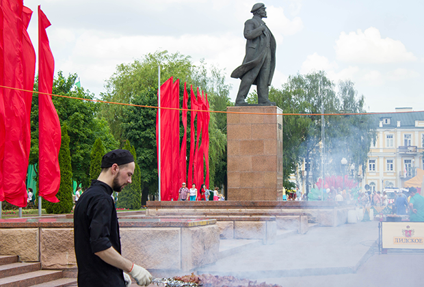 На площади Ленина часто устраивают народные гуляния