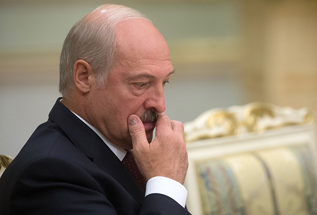 Александр Лукашенко пообещал «оторвать голову» тем, кто попытается воспользоваться деноминацией, чтобы поднять цены