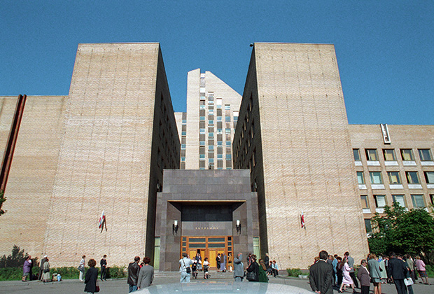  Здание Академии Федеральной службы безопасности 