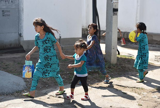 Примерно 35 процентов детей-инвалидов в Таджикистане рождены в браках между близкими родственниками