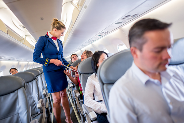 20+ фактов о работе стюардесс частных самолетов, один полет на которых обойдется в круглую сумму