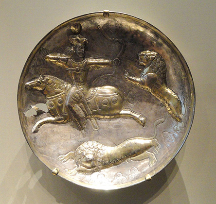 Царь на охоте (сасанидская золотая тарелка, IV век)