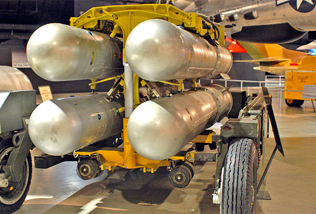 Сборка из четырех ядерных бомб, аналогичная потерянным под Паломаресом и Туле.