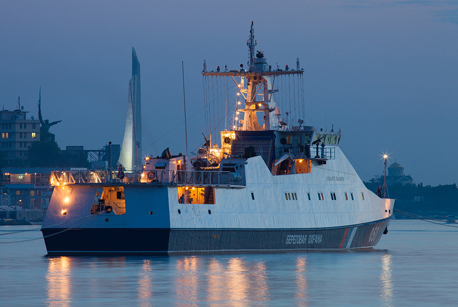 Пограничный сторожевой корабль «Рубин» из состава береговой охраны Погранвойск ФСБ. Севастополь, 2014 год
