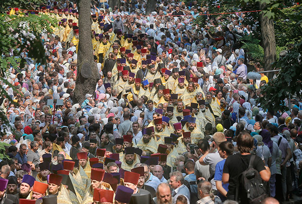 В шествии от Владимирской горки до Киево-Печерской Лавры приняли участие около 80 тысяч верующих