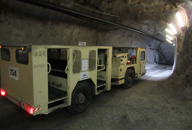 Рудник «Октябрьский». Здесь на глубине 1050 метров развернулся целый подземный город