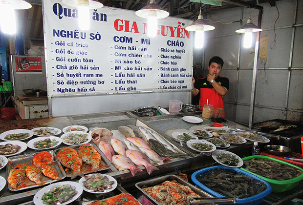 В маленьких лавочках Дуонг Донга всегда большой выбор свежих морских гадов.