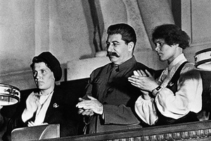 «Давай убьем детей и будем жить долго и счастливо» Джулиан Барнс о жизни в СССР, Сталине, Хрущеве и Шостаковиче