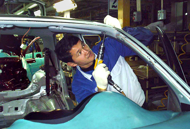 Узбекистан развернул производство автомобилей в 90-е 
