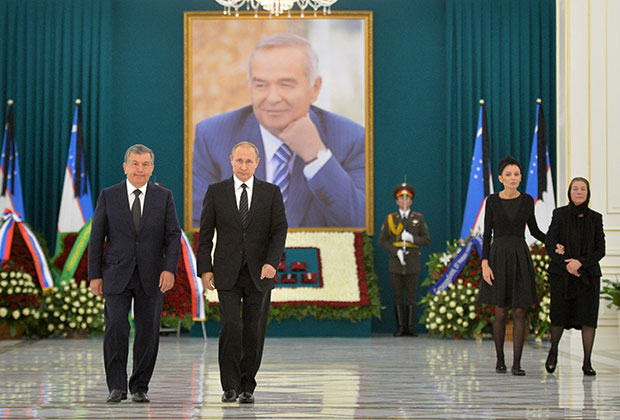 Мирзиёев с российским президентом Владимиром Путиным на траурной церемонии  