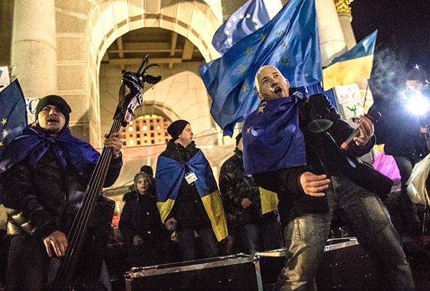 Участники одной из акций Майдана в Киеве 