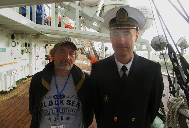 Журналист «Ленты.ру» с капитаном «Херсонеса» Дмитрием Тесленко