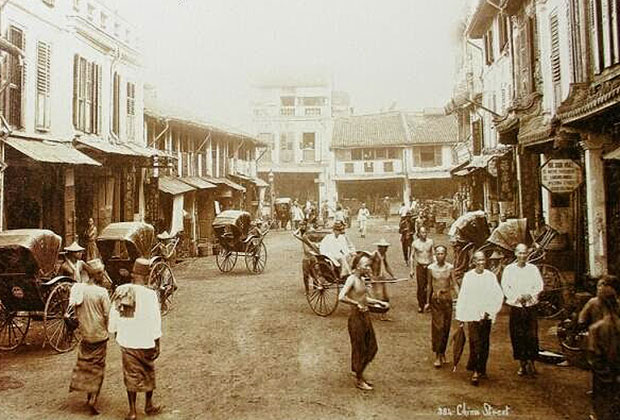 Городская улица в Китае 19 века