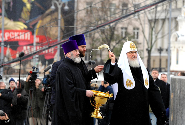По словам патриарха Кирилла, памятник — вопрос всем современникам об искренности их любви к Отечеству 