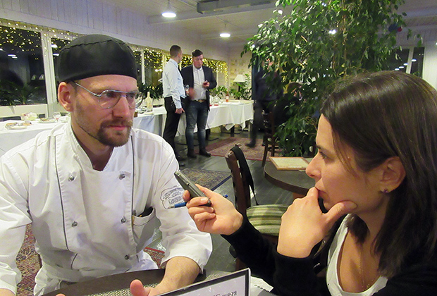 Николай Бикетов — шеф-повар ресторана My Kitchen делится с корреспондентом «Ленты.ру» секретом приготовления тельного из судака