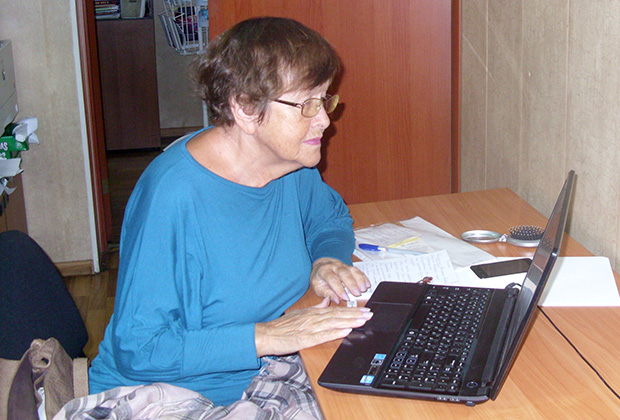 Светлана Викторовна осваивает компьютер