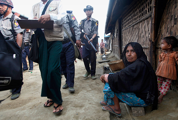 Беженцы-рохинджа в лагере для перемещенных лиц