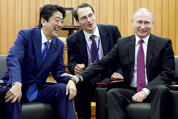  Синдзо Абэ и Владимир Путин 