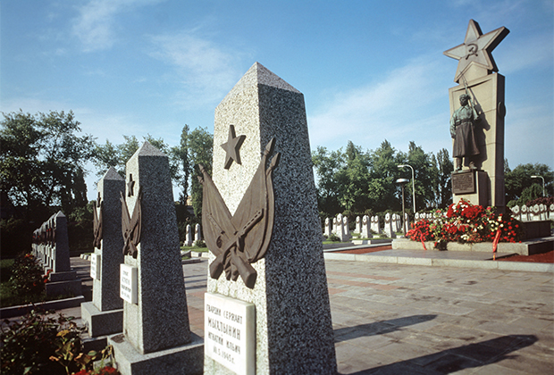Захоронения советских солдат и офицеров на Ольшанском кладбище в Праге