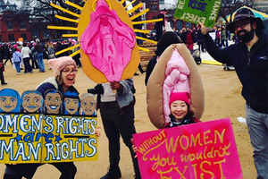 Феминизм в розовом #PussyPower: почему протесты в США символизирует вагина