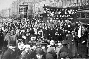 Демострация работниц Путиловского завода в первый день Февральской революции 1917