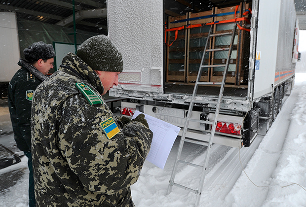 Сообщалось, что участники блокады будут охранять границу Украины с Крымом совместном с украинскими пограничниками и таможенниками 