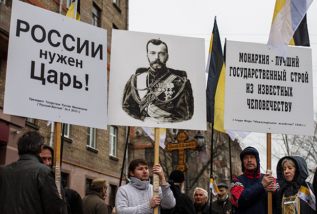 Участники «Царского Русского Марша» в честь 400-летия царственного Дома Романовых