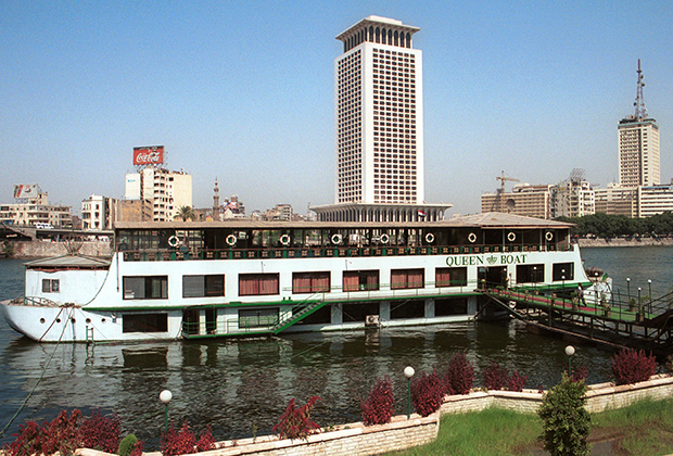  Queen Boat — плавучий ночной клуб в Каире, на борту которого в 2001 году полиция накрыла гей-вечеринку
