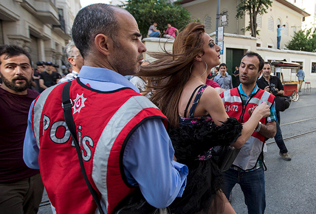 Задержание участника гей-парада в Стамбуле