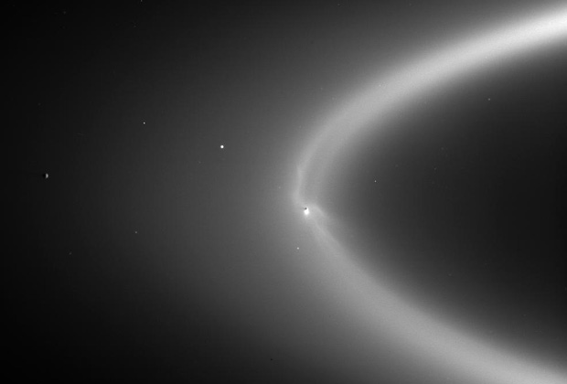 Кольцо E Сатурна и Энцелад