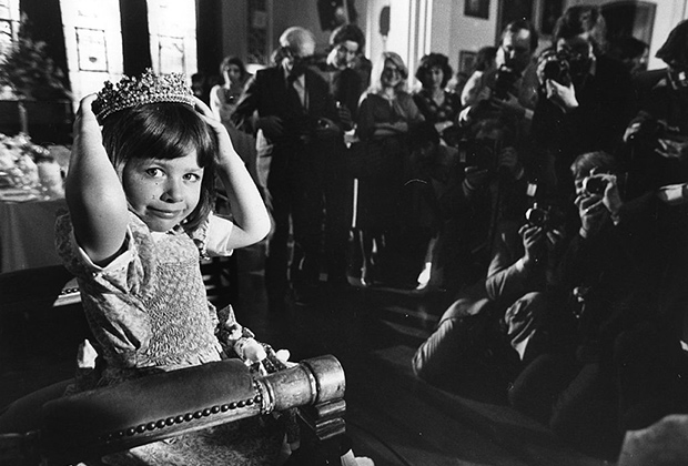 Коронованная Кристина Кашман на своем троне, 1979 год