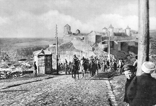 Части австро-венгерской армии входят в Каменец-Подольский после подписания мира, февраль 1918 года