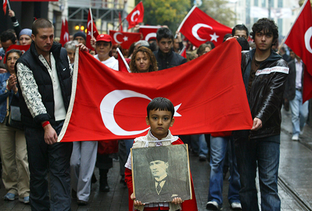 Сторонники светского пути развития и следования заветам Ататюрка. 21 октября 2007 года