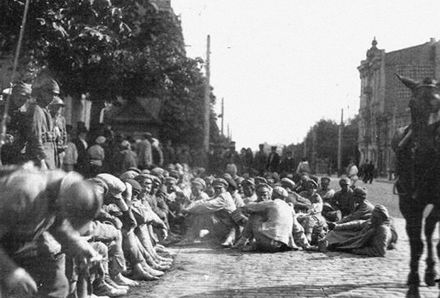 Август 1920 года. Польша. Пленные красноармейцы 
