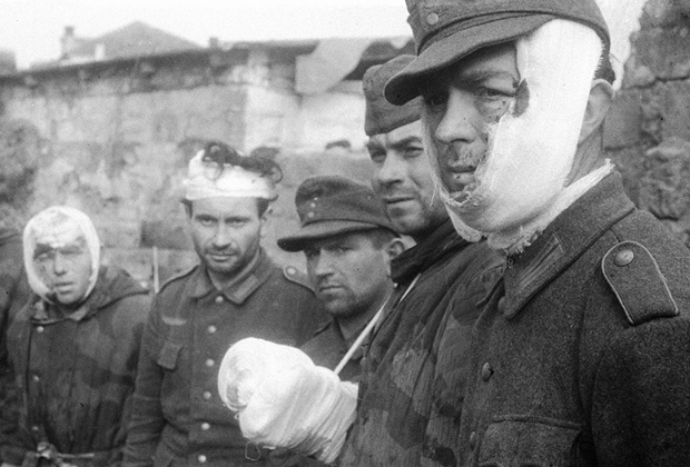Немецкие военнопленные, захваченные в ходе десантной операции на Керченском полуострове