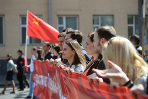 Оттенки красного Зачем коммунисты России воюют друг с другом