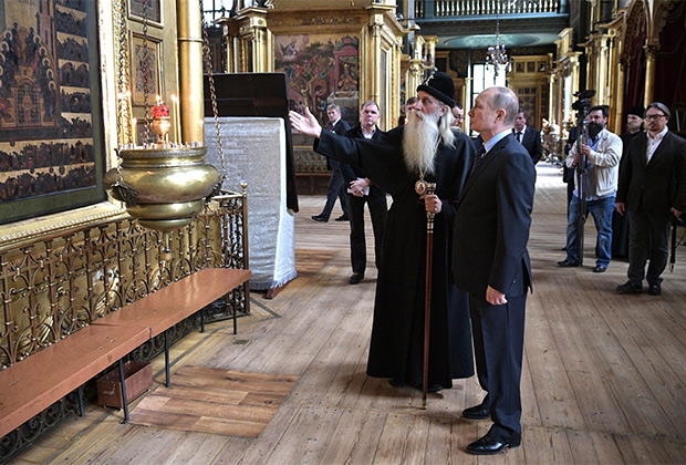 Митрополит провел для президента экскурсию по выставке, посвященной истории старообрядчества в России 