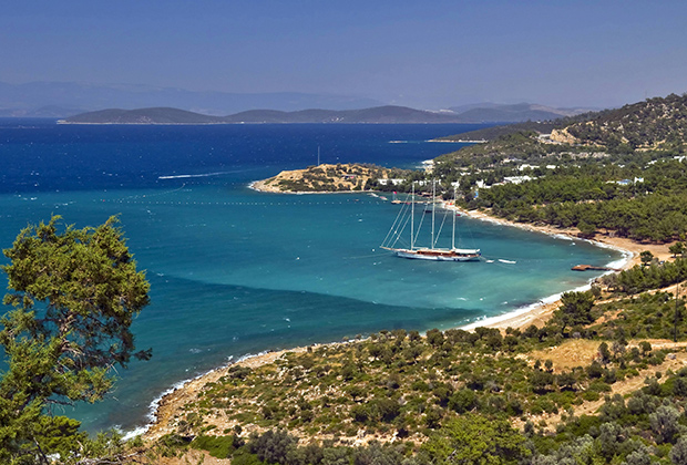 Типичный пейзаж на турецком берегу Эгейского моря