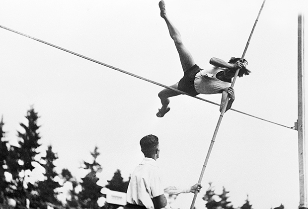 В 1924 году на соревнованиях в Москве Милица установила мировой рекорд по прыжкам с шестом: 2, 25 метра. В 1928 году она вновь улучшила мировой рекорд в прыжках с шестом: 2,29 метра.

