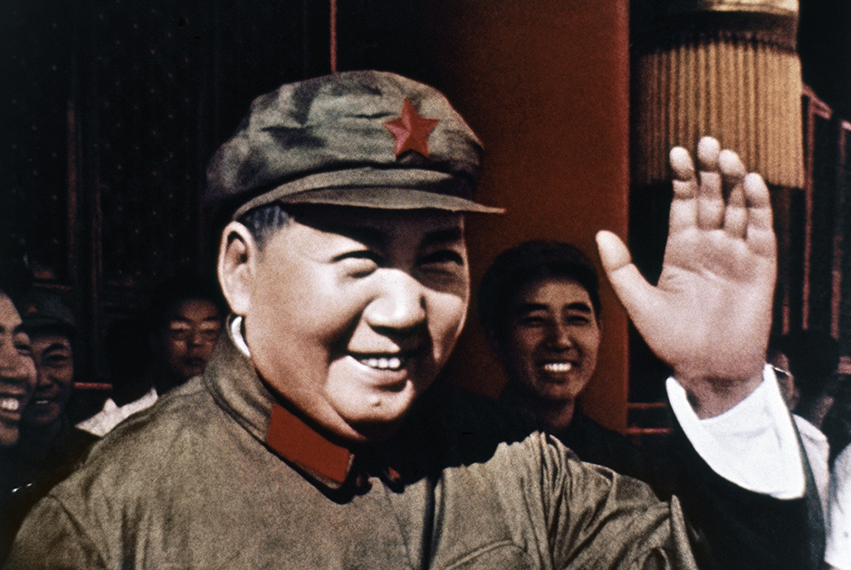 Китайский политический деятель XX века, председатель КПК Мао Цзэдун известен как автор «большого скачка» и «культурной революции» в КНР. В 1974 году, в возрасте 80 лет у Мао диагностировали БАС. Спустя два года Великий Кормчий скончался в результате обширного инфаркта.
