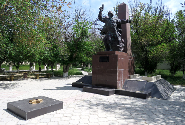 Памятник Солдат-освободитель в парке